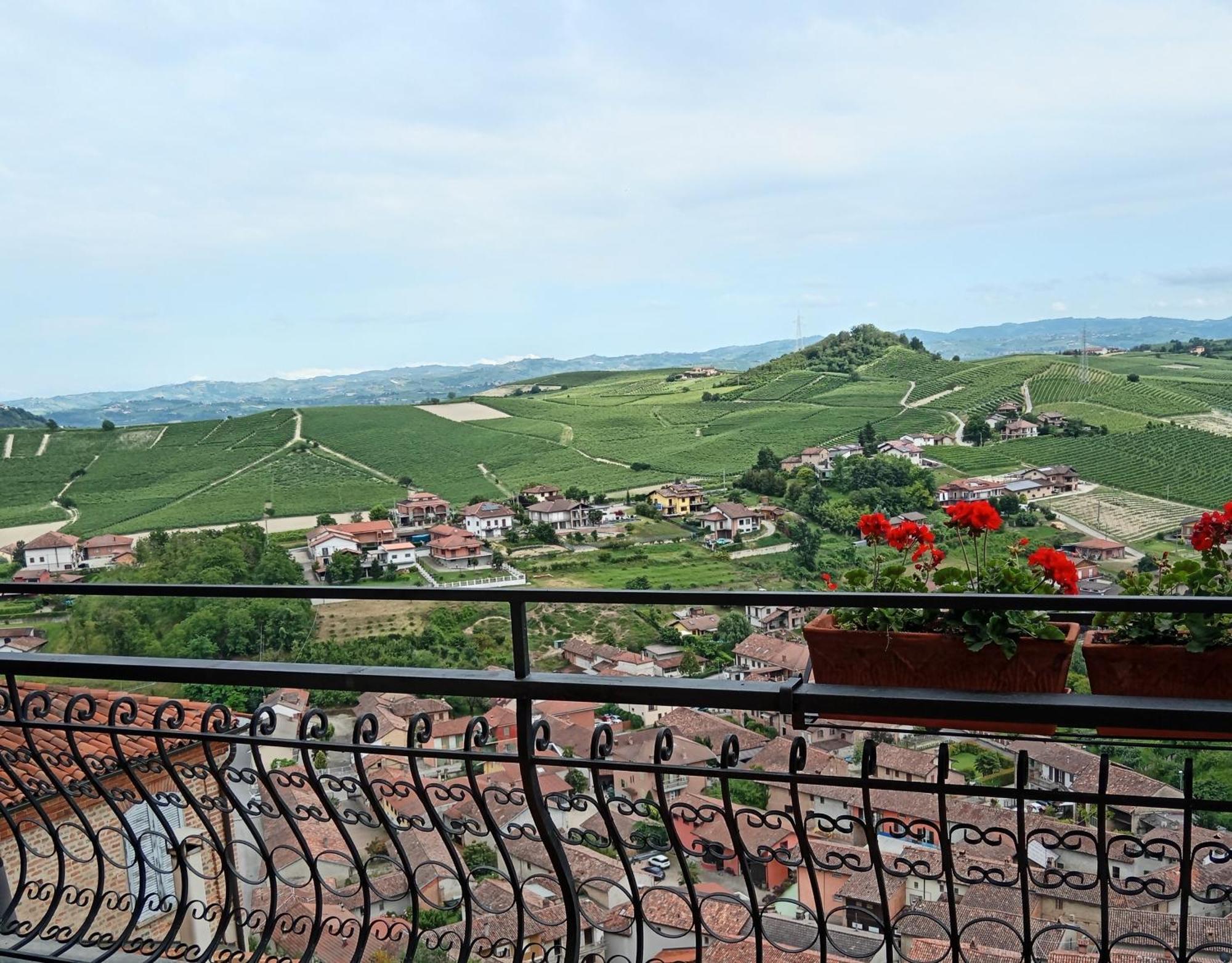 Teresa Al Belvedere Rooms&Holidayapartments Camere&Appartamenti Castellinaldo Exterior foto